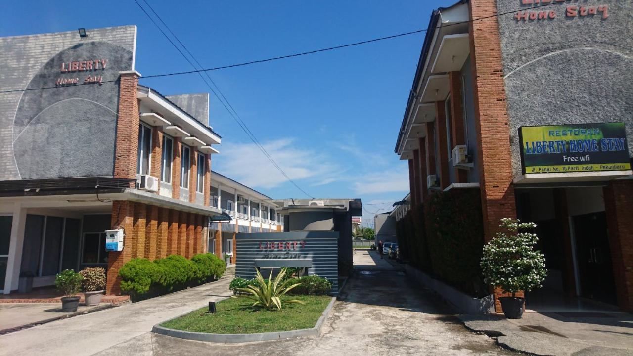 Liberty Homestay Parit  Exterior foto